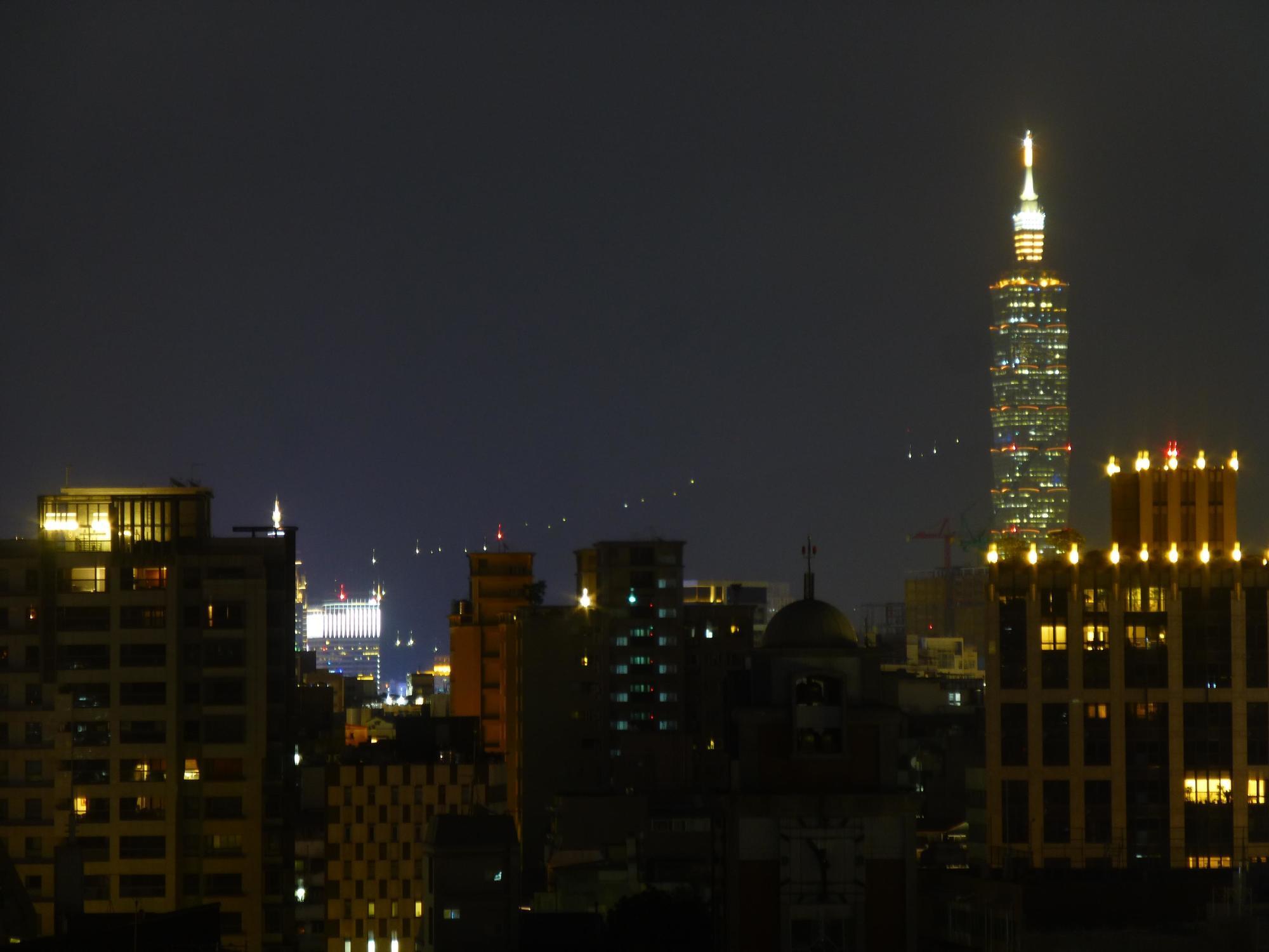 Easymind Guesthouse Taipei Main Station Exterior photo